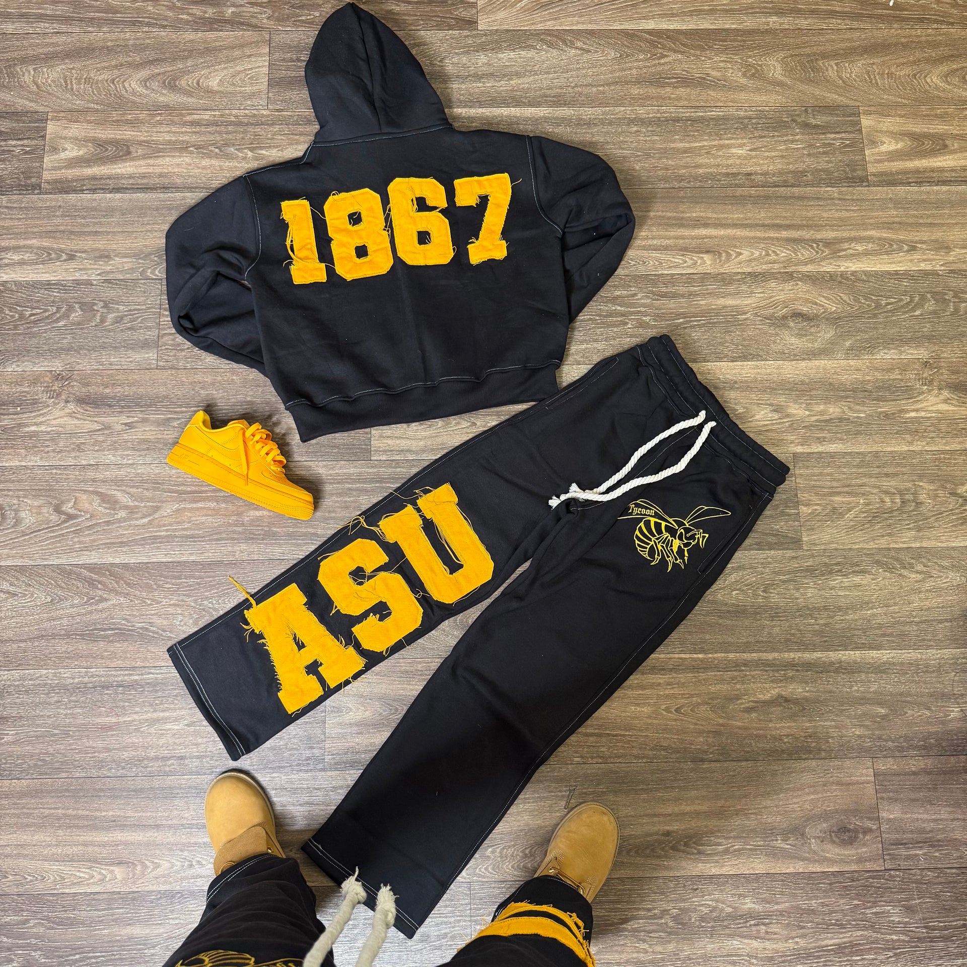 TAxHBCU SWEATSUIT SET