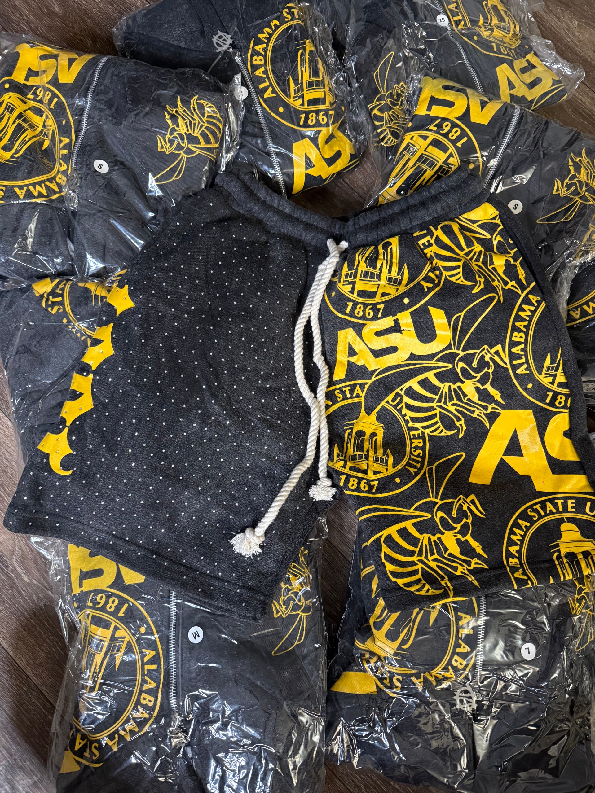 TAxHBCU ACID WASH SHORTS