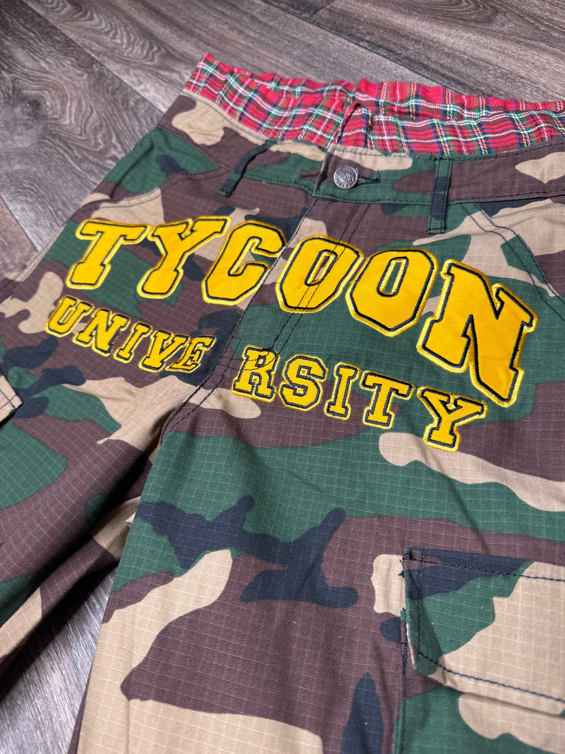 UNIVERSITY CARGO SHORTS