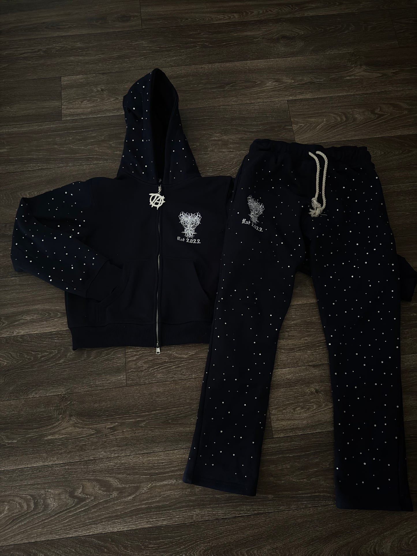 EST DIAMOND SWEATS