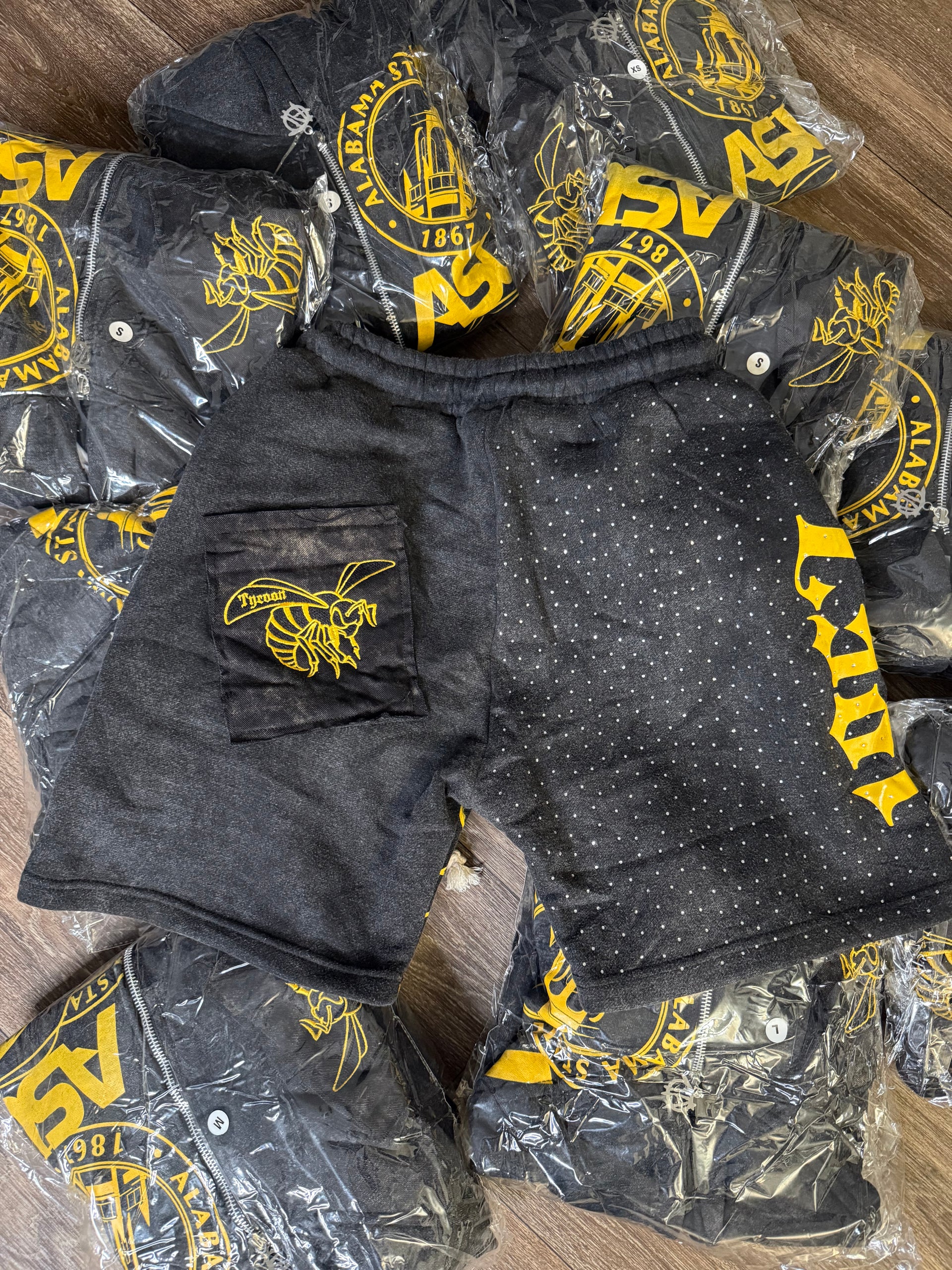 TAxHBCU ACID WASH SHORTS