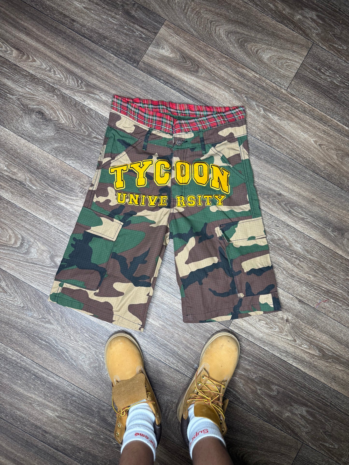 UNIVERSITY CARGO SHORTS