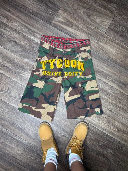 UNIVERSITY CARGO SHORTS
